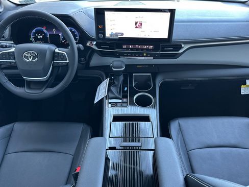 Certified 2026 Toyota Sienna XSE FWD image 13
