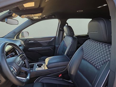 Used 2025 GMC Acadia Denali image 12