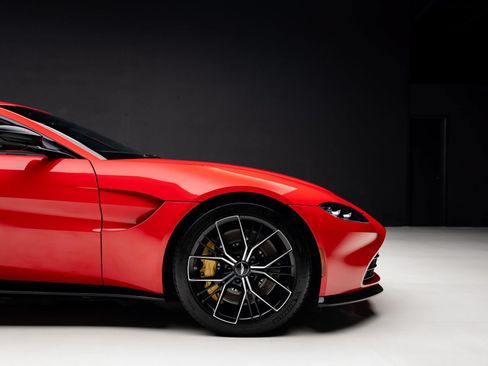 Used 2023 Aston Martin V8 Vantage Coupe RWD image 37