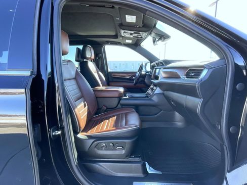 Used 2023 GMC Yukon Denali Ultimate image 16