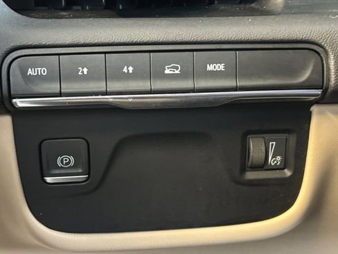 Certified 2024 Cadillac Escalade Premium Luxury image 39