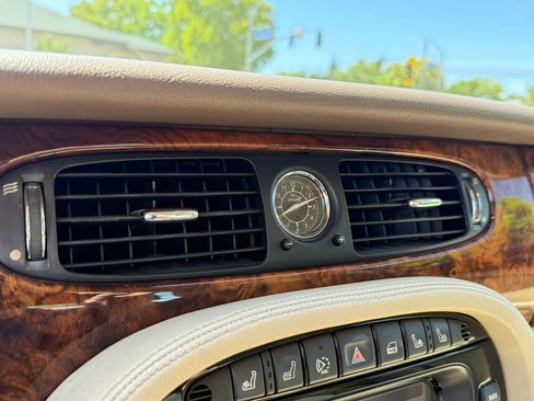 Used 2008 Jaguar XJ8 RWD image 23