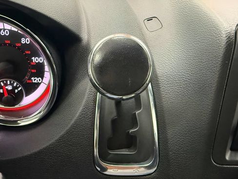 Used 2019 Dodge Grand Caravan SXT FWD image 23