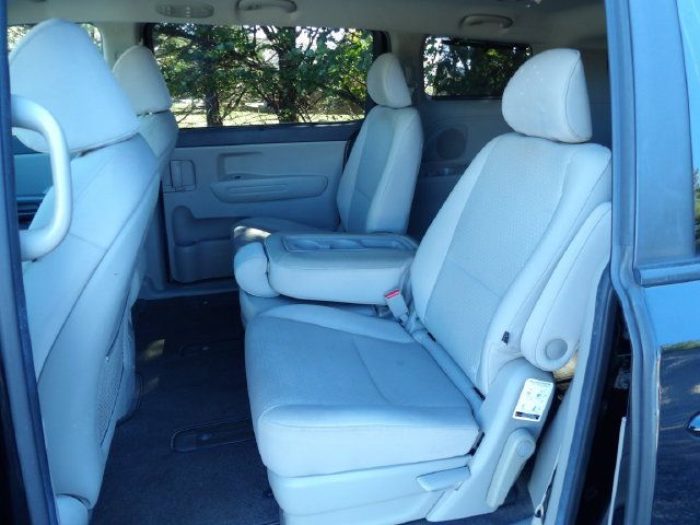 Used 2016 Kia Sedona LX w/ Option Group 020 FWD image 11