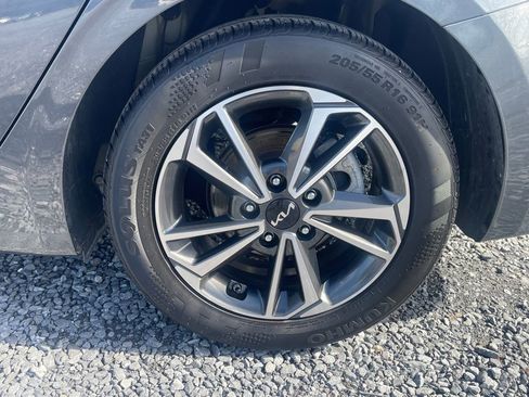 Used 2022 Kia Forte LXS image 12