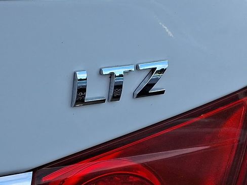Used 2015 Chevrolet Cruze LTZ w/ Sun, Sound and Sport Package FWD image 27
