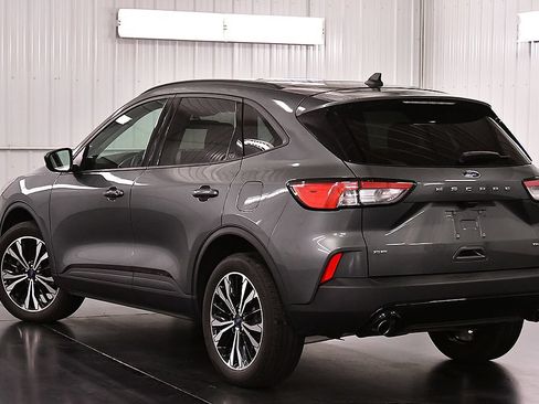 Used 2022 Ford Escape SE w/ SE Sport Appearance Package AWD/4WD image 5