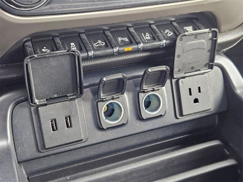 Used 2019 GMC Sierra 3500 Denali w/ Duramax Plus Package image 33