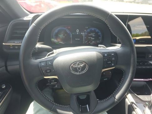 Used 2025 Toyota Crown Signia AWD/4WD image 19