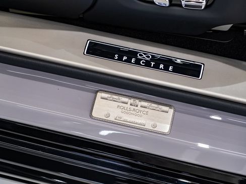 Used 2025 Rolls-Royce Spectre Black Badge w/ Spectre Enhancement Package AWD/4WD image 28
