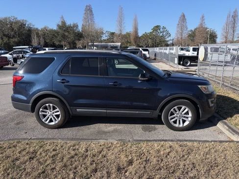 Used 2017 Ford Explorer XLT w/ Equipment Group 202A image 4