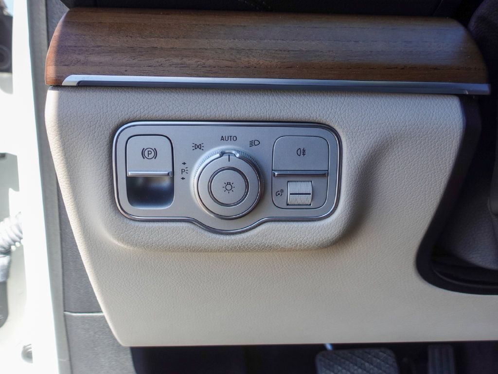 Used 2021 Mercedes-Benz GLS 450 4MATIC image 17
