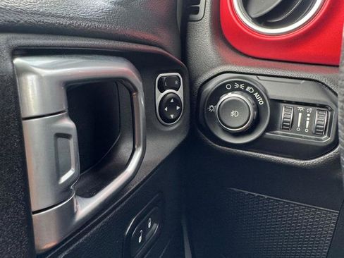 Used 2018 Jeep Wrangler Unlimited Rubicon AWD/4WD image 14