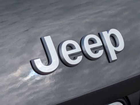 Used 2025 Jeep Grand Cherokee Laredo X w/ Luxury Tech Group I AWD/4WD image 19