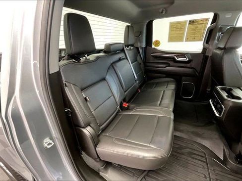Used 2023 GMC Sierra 1500 SLT w/ SLT Premium Package AWD/4WD image 17