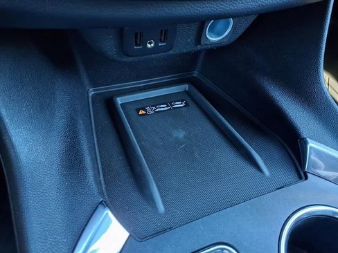 Used 2023 Chevrolet Traverse LT image 21