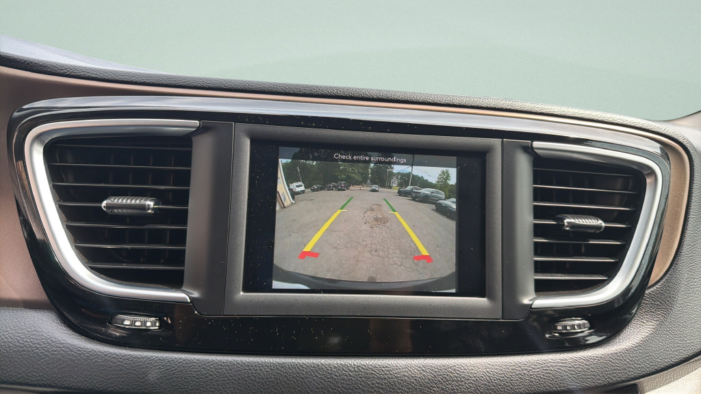 Used 2018 Chrysler Pacifica Touring-L FWD image 25