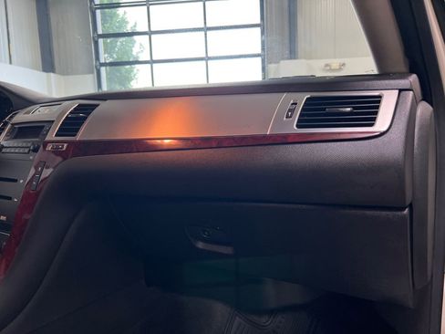 Used 2007 Cadillac Escalade AWD w/ Climate Package image 97