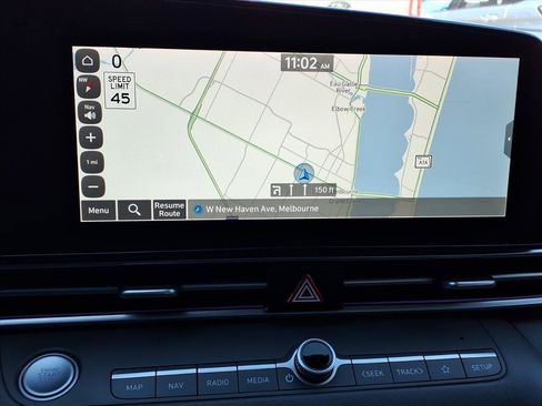 Used 2024 Hyundai Elantra SEL image 25