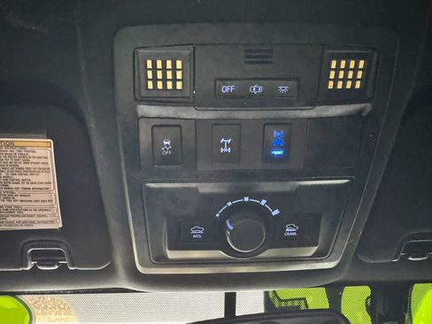 Used 2017 Toyota Tacoma TRD Off-Road w/ Tow Package (A/T) image 16