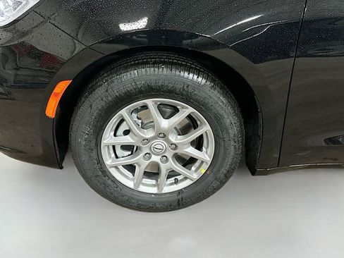 New 2026 Chrysler Pacifica Select image 31