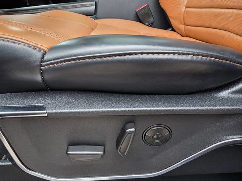 Used 2024 Ford F350 Platinum w/ FX4 Off-Road Package image 28