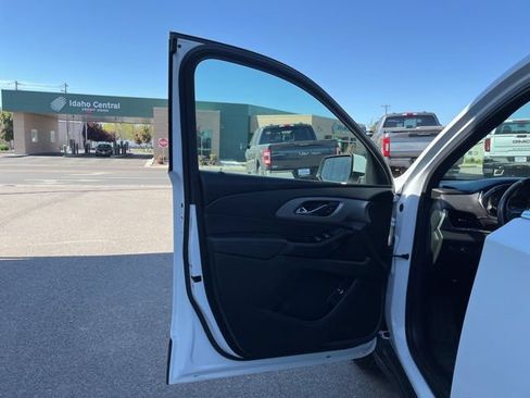 Used 2023 Chevrolet Traverse LT AWD/4WD image 25