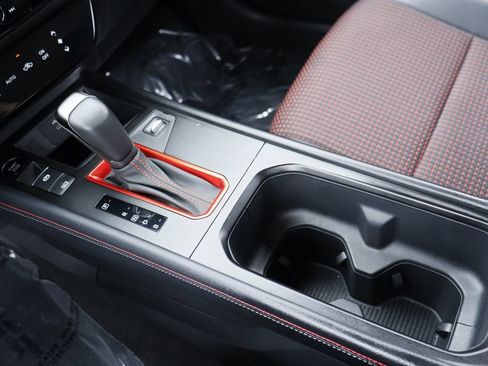 Used 2025 Nissan Kicks SR FWD image 17