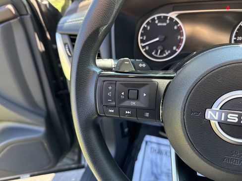 Used 2023 Nissan Rogue SV image 17