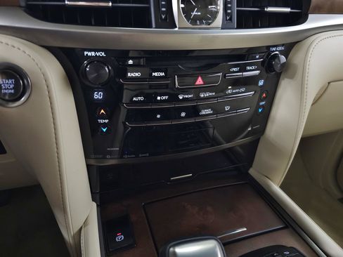 Used 2021 Lexus LX 570 4WD w/ Luxury Package image 29