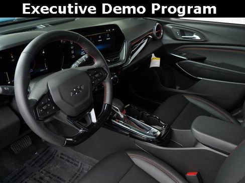 Used 2025 Chevrolet Trax RS w/ Driver Confidence Package image 29