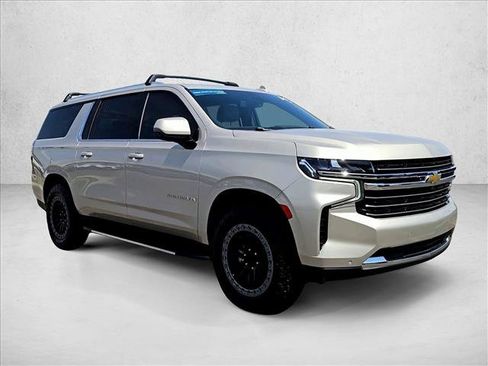 Certified 2022 Chevrolet Suburban LT w/ Luxury Package AWD/4WD image 2