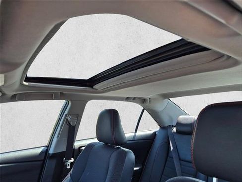 Used 2016 Toyota Camry SE w/ Moonroof Package FWD image 15