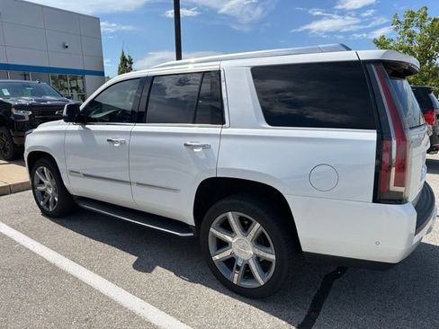 Used 2019 Cadillac Escalade Luxury AWD/4WD image 4