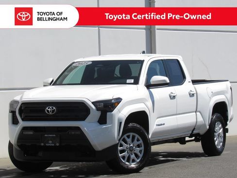 Certified 2025 Toyota Tacoma SR5 AWD/4WD image 1
