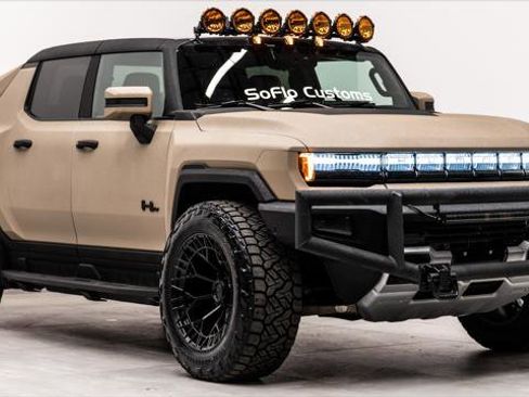 Used 2025 GMC Hummer EV 3X w/ LPO, Dark Essentials Package AWD/4WD image 5