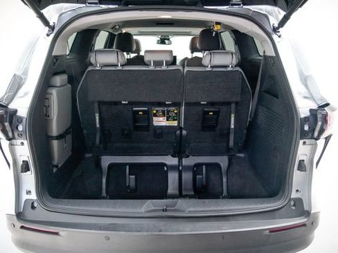 Used 2025 Toyota Sienna XLE FWD image 25