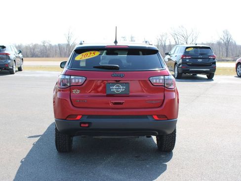 Used 2025 Jeep Compass Trailhawk image 8