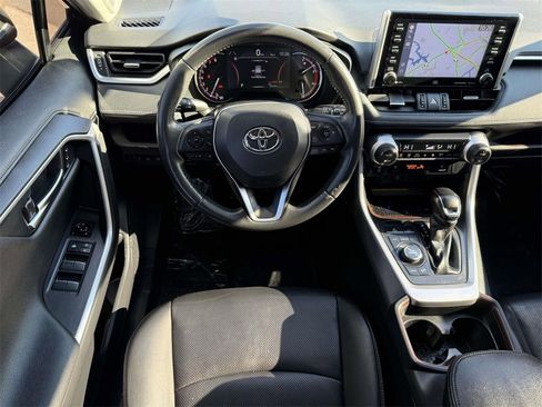 Used 2021 Toyota RAV4 Limited image 16