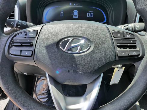 Used 2025 Hyundai Venue SE FWD image 24