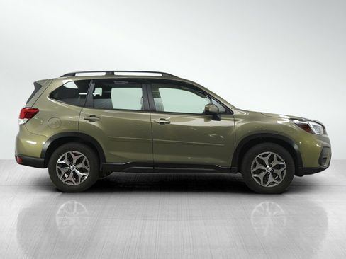 Used 2020 Subaru Forester Premium AWD/4WD image 6