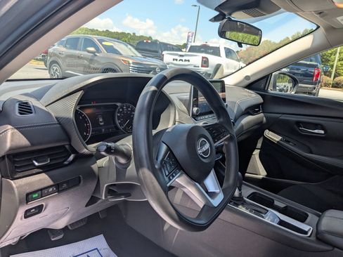 Used 2024 Nissan Sentra SV FWD image 13