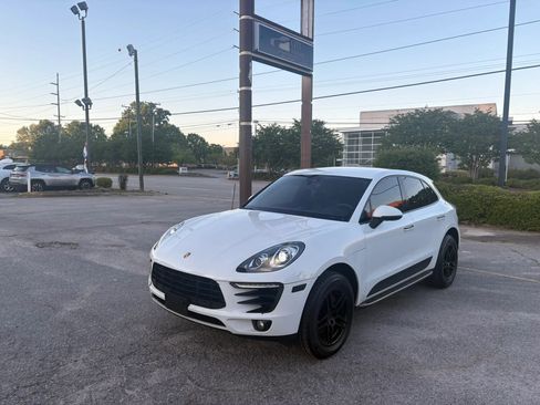 Used 2018 Porsche Macan AWD/4WD image 1