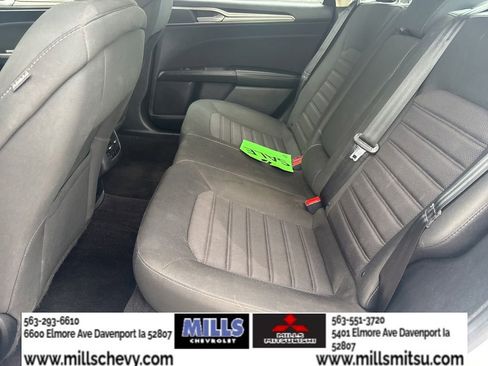 Used 2019 Ford Fusion SE FWD image 12