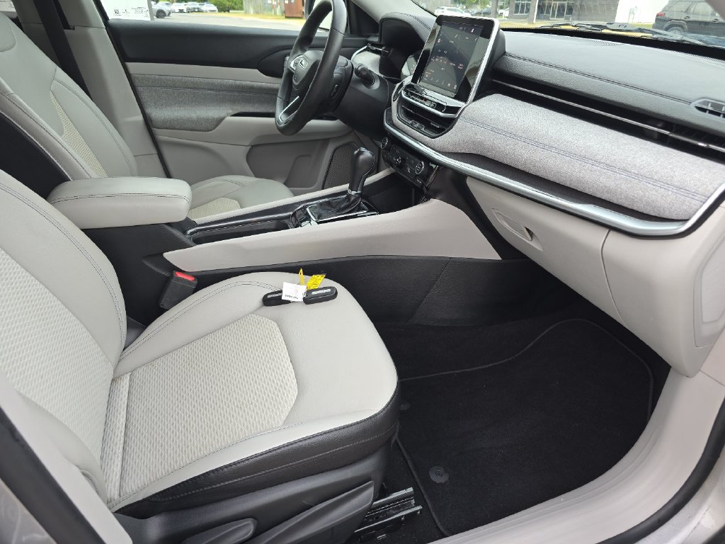 Used 2022 Jeep Compass Latitude FWD image 10