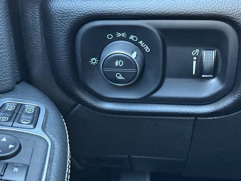 Used 2024 RAM 2500 Big Horn AWD/4WD image 29