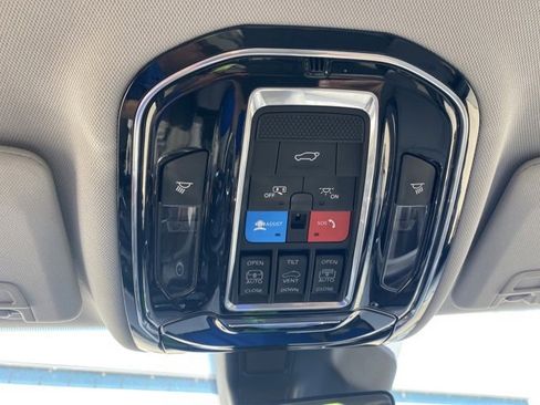 Used 2021 Jeep Grand Cherokee L Overland image 25