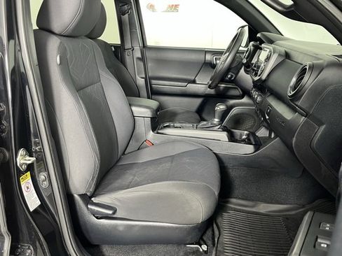 Used 2017 Toyota Tacoma TRD Off-Road image 30