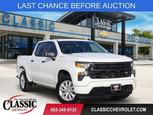 Used 2023 Chevrolet Silverado 1500 Custom image 1