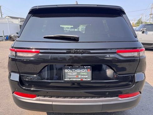 New 2026 Jeep Grand Cherokee Limited w/ Limited Altitude Package AWD/4WD image 6